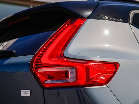 Used 2023 Volvo XC40 Recharge Ultimate AWD/4WD image 9