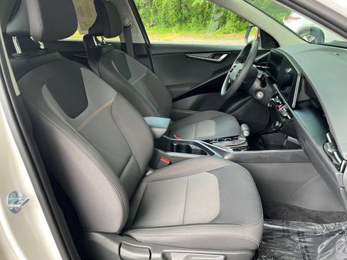 Used 2026 Kia Niro LX FWD image 34