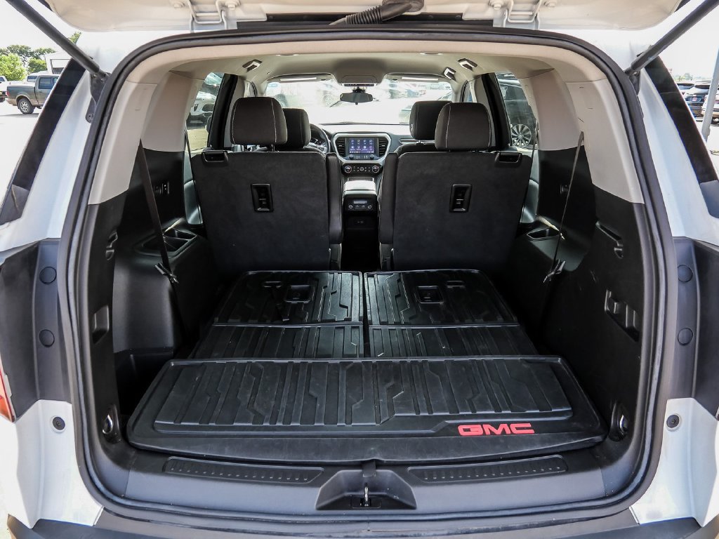 Used 2023 GMC Acadia SLE w/ LPO, Floor Liner Package FWD image 12