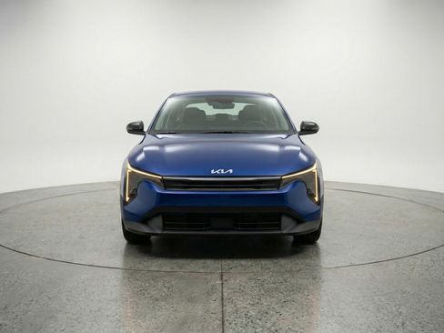 Used 2025 Kia K4 LXS image 1