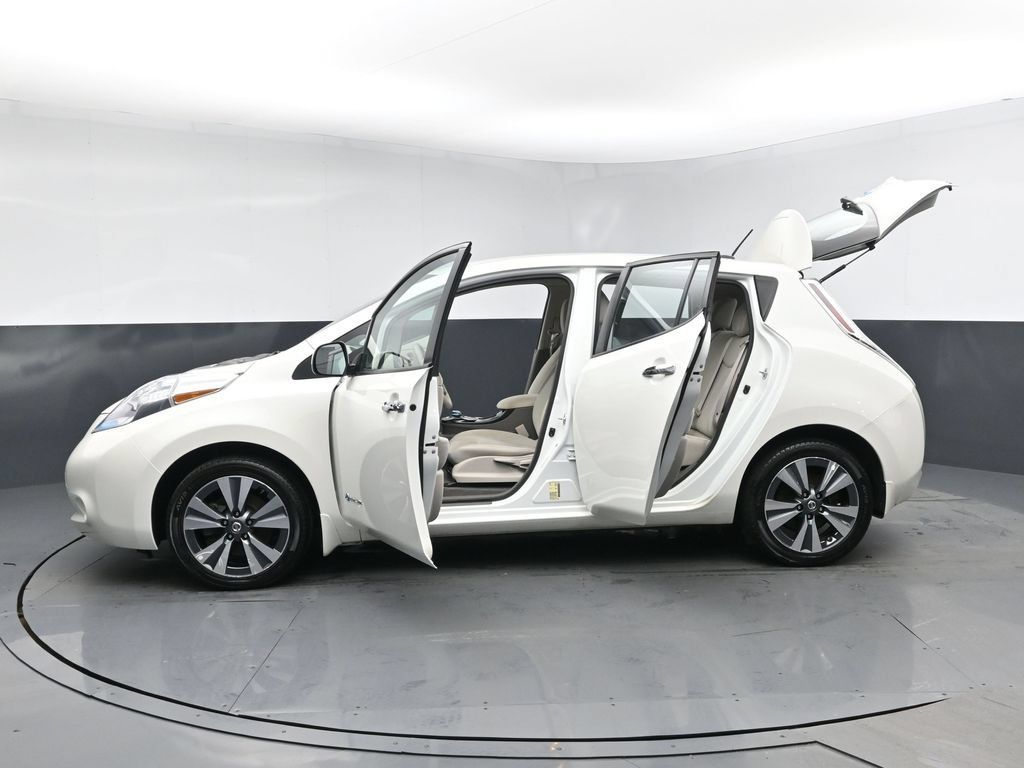 Used 2017 Nissan Leaf SV FWD image 27