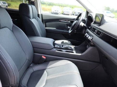Used 2024 Honda Pilot Touring image 15