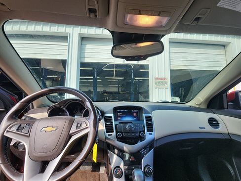 Used 2014 Chevrolet Cruze LT FWD image 17