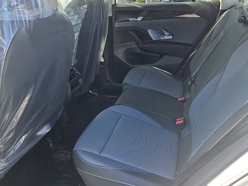 New 2026 Volkswagen Tiguan SE image 17