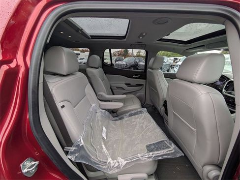 Used 2020 GMC Acadia SLT w/ LPO, Floor Liner Package image 36