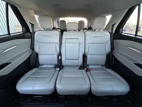 Used 2025 Ford Explorer Active w/ Active Comfort Package image 36