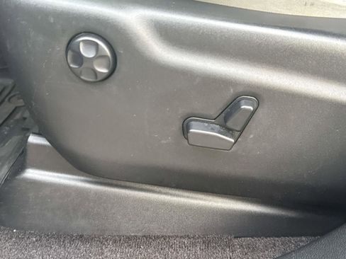 Used 2018 Jeep Grand Cherokee Limited image 10