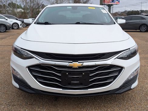Used 2020 Chevrolet Malibu LT image 2