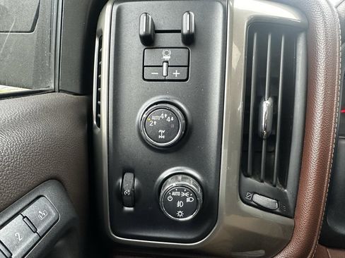 Used 2017 Chevrolet Silverado 1500 High Country image 17