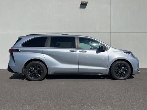 Used 2024 Toyota Sienna XSE image 2