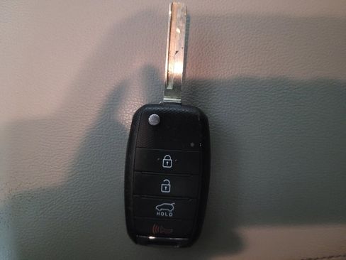 Used 2019 Kia Sorento LX image 32