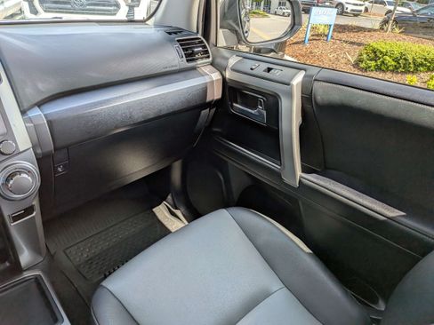 Used 2021 Toyota 4Runner SR5 Premium w/ Moonroof Package RWD image 21