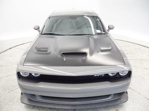 Used 2018 Dodge Challenger SRT Hellcat RWD image 4