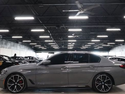 Used 2022 BMW M550i xDrive AWD/4WD image 2