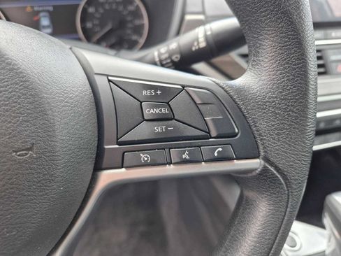 Used 2024 Nissan Altima 2.5 SV FWD image 11