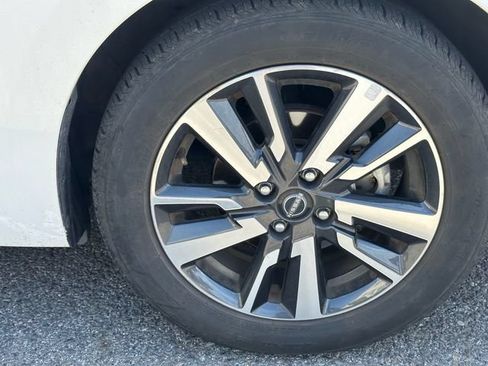 Used 2025 Nissan Versa SV FWD image 14