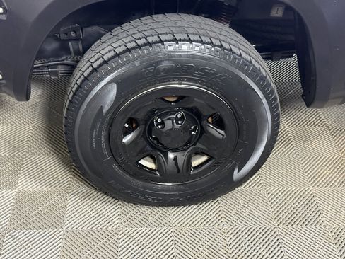 Used 2016 Toyota Tacoma SR image 8
