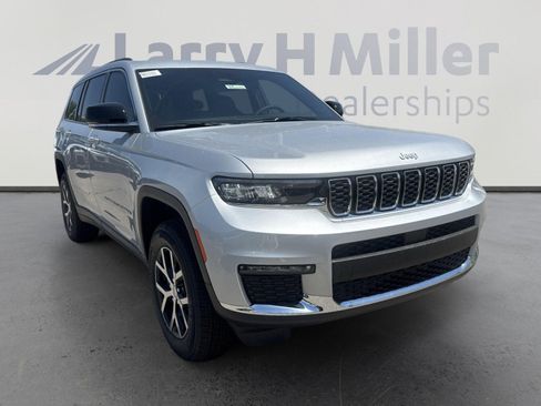 New 2025 Jeep Grand Cherokee L Limited w/ Trailer Tow Package image 2