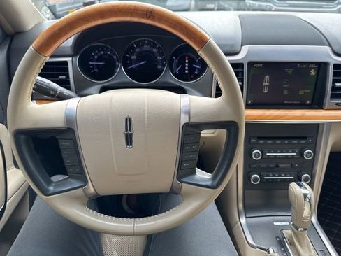 Used 2010 Lincoln MKZ image 9