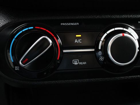 Used 2025 Kia Soul LX FWD image 36