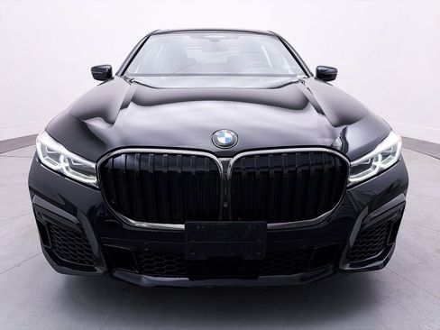 Used 2022 BMW 750i xDrive w/ Luxury Rear Seating Package image 15