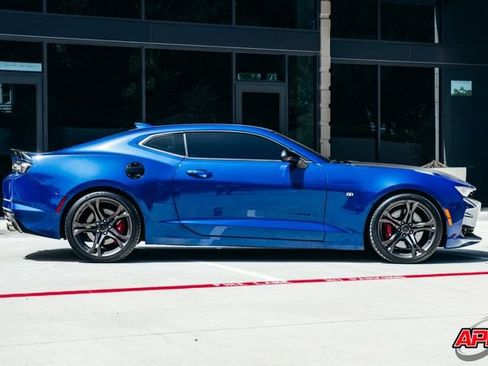 Used 2019 Chevrolet Camaro SS RWD image 12