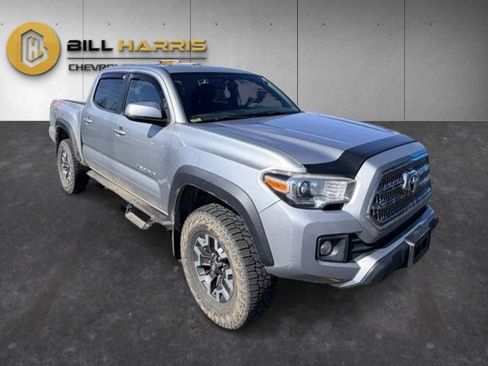 Used 2017 Toyota Tacoma TRD Off-Road w/ Tow Package (A/T) image 3