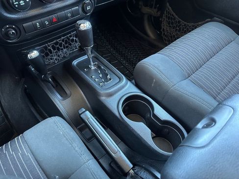 Used 2012 Jeep Wrangler Unlimited Rubicon w/ Connectivity Group image 33