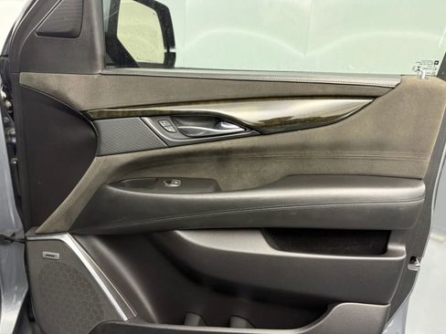 Used 2018 Cadillac Escalade ESV Platinum image 16