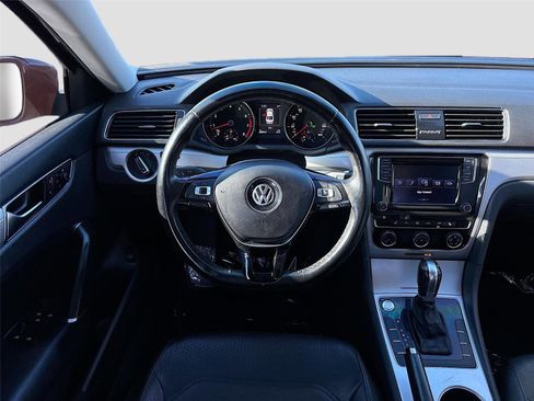 Used 2019 Volkswagen Passat 2.0T Wolfsburg image 24