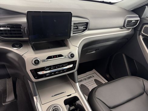 Used 2023 Ford Explorer XLT w/ Equipment Group 202A image 12