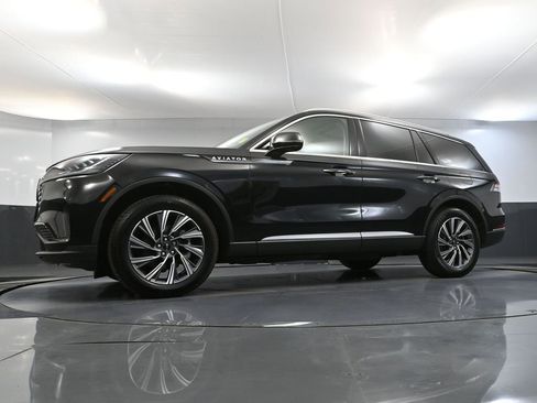 Used 2025 Lincoln Aviator AWD image 61