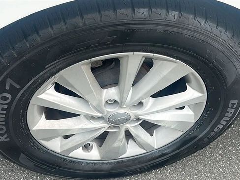 Used 2016 Kia Sedona LX w/ LX Convenience Package FWD image 18