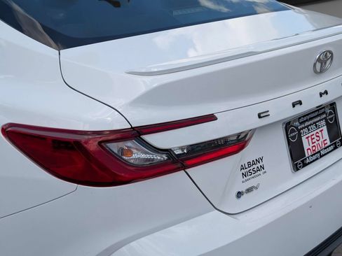 Used 2025 Toyota Camry SE FWD image 11