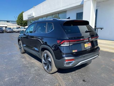 New 2025 Volkswagen Taos SE image 11