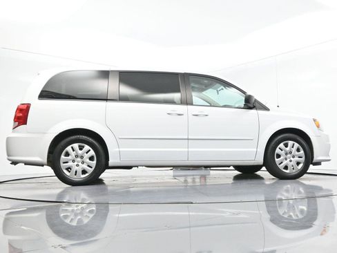 Used 2017 Dodge Grand Caravan SE FWD image 41