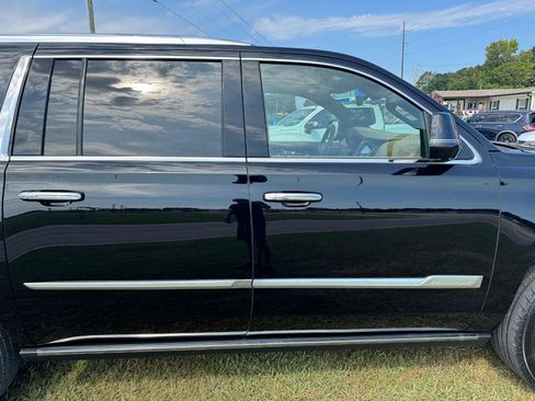 Used 2020 Cadillac Escalade ESV Platinum AWD/4WD image 8
