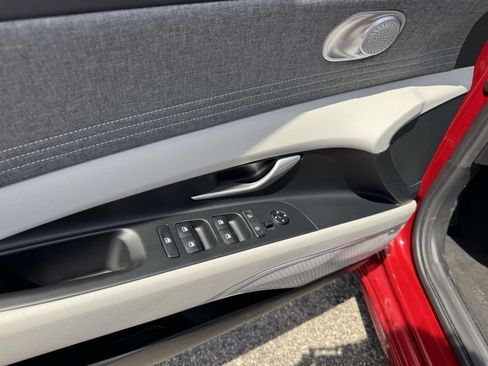 Certified 2025 Hyundai Elantra Limited FWD image 13