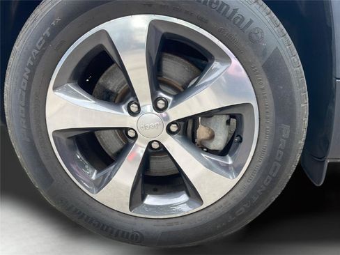 Used 2019 Jeep Cherokee Limited AWD/4WD image 23