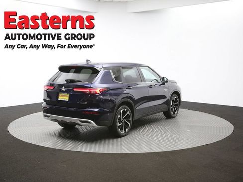 Used 2023 Mitsubishi Outlander SE image 38