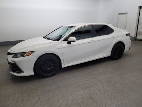 Used 2022 Toyota Camry LE FWD image 2