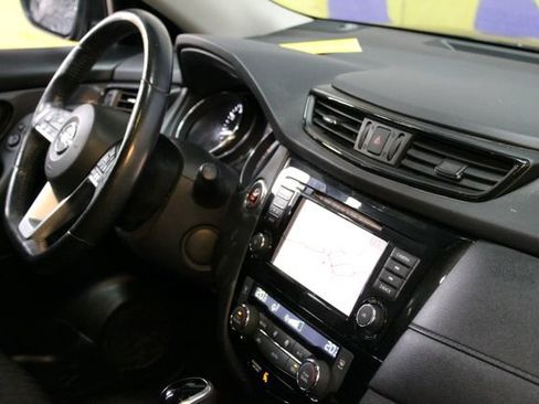 Used 2018 Nissan Rogue SV AWD/4WD image 11