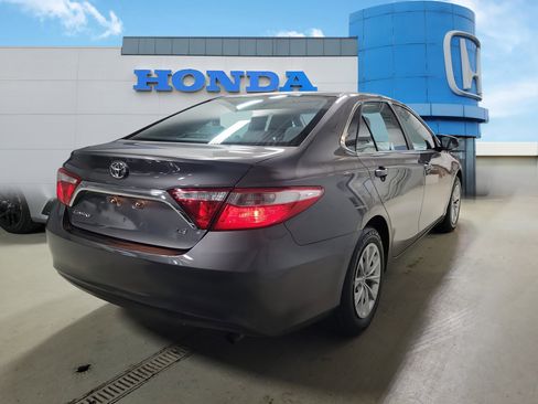 Used 2015 Toyota Camry LE image 5