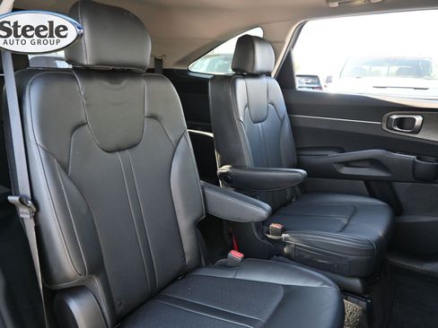 Used 2023 Kia Sorento EX w/ Panoramic Sunroof Package FWD image 25