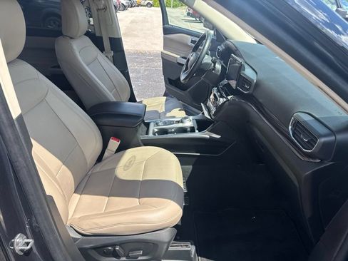 Used 2023 Ford Explorer Limited w/ Equipment Group 301A AWD/4WD image 39