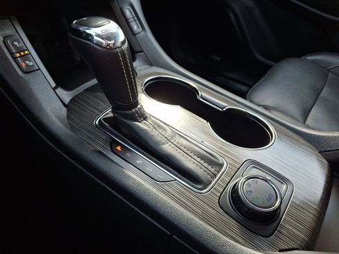 Used 2019 GMC Acadia SLT image 15