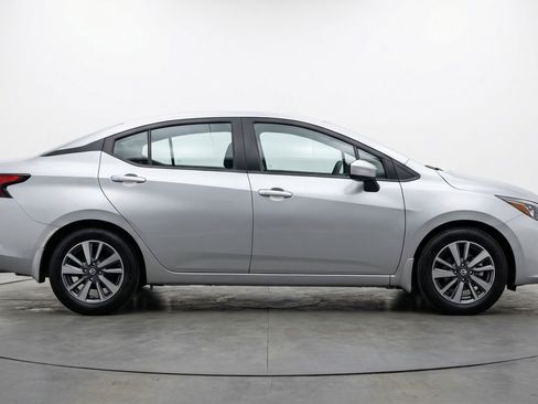 Used 2025 Nissan Versa SV FWD image 11