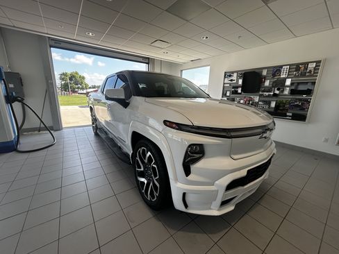 Used 2024 Chevrolet Silverado EV RST AWD/4WD image 1