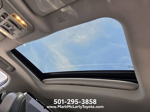 Used 2022 Toyota Highlander XLE FWD image 18
