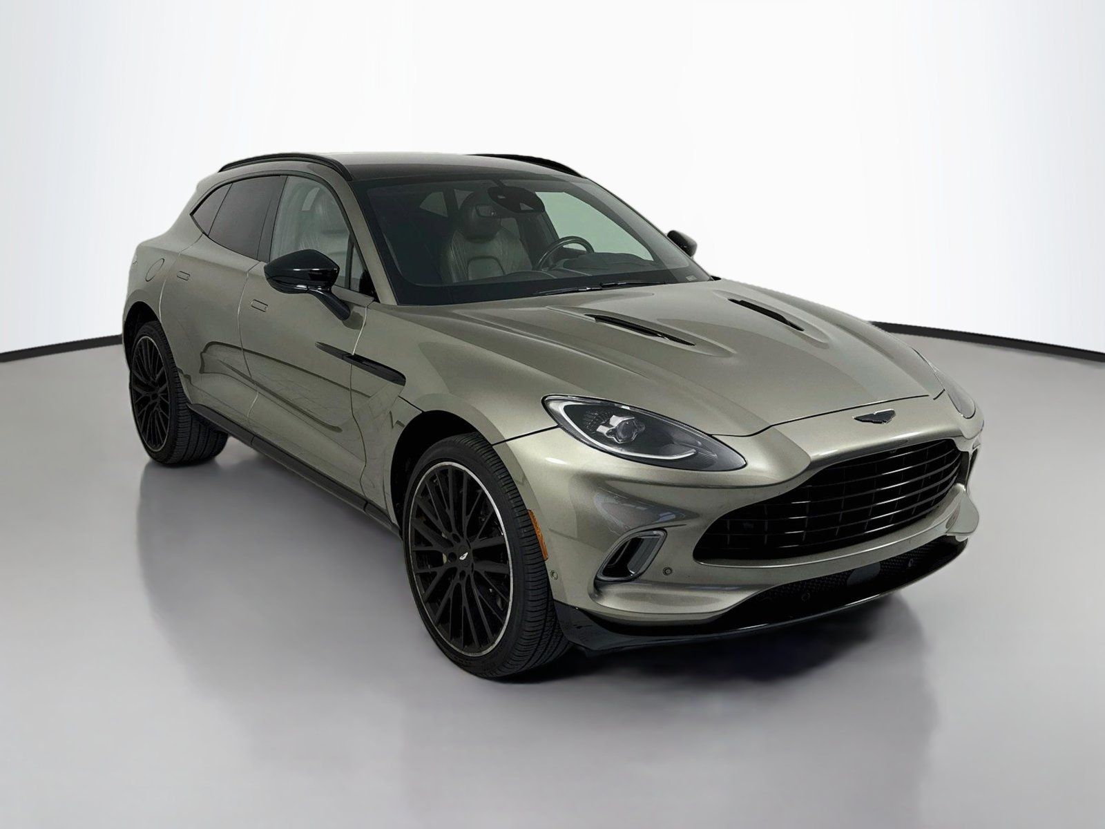 Used 2023 Aston Martin DBX AWD/4WD image 1